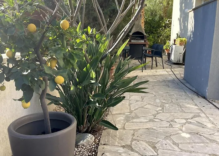 Pepper House With Pool Сasa de vacaciones